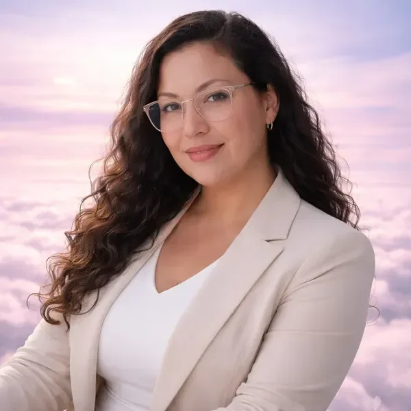 מומחית רגולציה